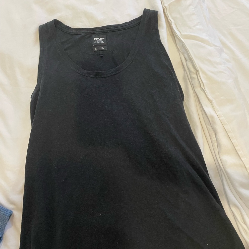 Prana tank med